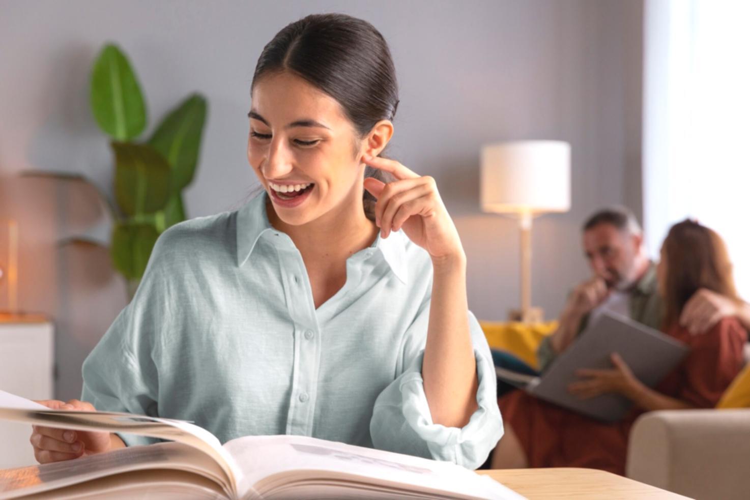 Suasana profesional lingkungan kantor Polestra Tromedi dengan fasilitas pembelajaran modern untuk program analisis keuangan